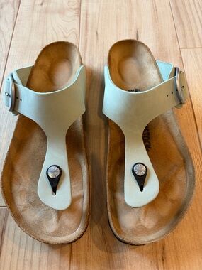 NEW without box Birkenstock Gizeh Big Buckle in Matcha Green size 40